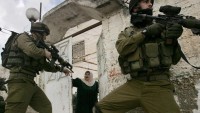Siyonist Askerler Filistinlilere Saldırdı