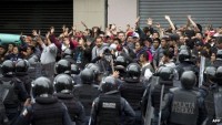 Meksika’da Kaybolan 43 Öğrenci İçin Protesto Gösterileri Yapıldı…