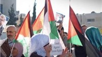 Filistinli Göstericiler, Kanada Dışişleri Bakanı John Baird’i Protesto Etti…