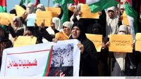 Gazzeli kadınlar, İsrail ablukasının kaldırılması ve yeniden imarın hızlandırılması talebiyle gösteri düzenledi.