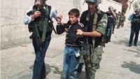 İşgal Güçleri El-Halil’de 8 Yaşındaki Filistinli Bir Çocuğu Gözaltına Aldı…