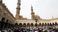 Al Monitor: Mısır cami dışında namazı yasaklıyor…