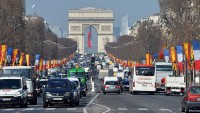 Paris’te hava kirliliğine önlem.