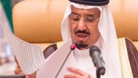 Suud Kralı, Riyad’da Körfez Ülkeleri İşbirliği Konseyi’nin Olağan 15. Toplantısında Konuşma Metnini Kaybetti.