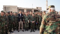 Beşşar Esad İdlib’in Güneyindeki Askerleri Ziyaret Etti