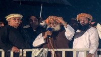 Pakistan’da muhaliflerin lideri İmran Han’ın istifasını istedi