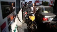 İran’da Benzin Zammından Elde Edilen Gelir Halka Dağıtılmaya Başlandı