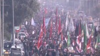 Bağdat halkı Ayetullah Sistani’ye destek yürüyüşü yaptı