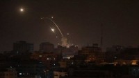 İşgalci İsrail savaş uçakları, Gazze’de çeşitli bölgelere hava saldırısı düzenledi