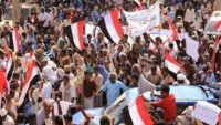 Yemen’in güneyinde binlerce kişi, Siyonist rejimle ilişkileri normalleştirme girişimlerini protesto etti