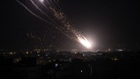 Gazze Direnişçilerin attığı füzelerden dolayı Askalan, Sderot ve Eşkul kasabalarında 16 ev, 3 fabrika ve 7 araç isabet alarak imha oldu
