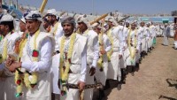 Yemen’de Suudi savaş uçaklarının bombardımanı gölgesinde 500 gelin ve damadın toplu düğünü