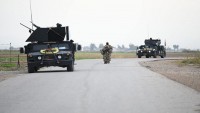 Suriye birlikleri kontrol noktası Amerikan konvoyunu geri çekilmeye zorladı