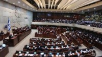 Siyonist rejim başbakanı Bennett’in istifa etmesi çağrısının ardından Knesset’te arbede yaşandı