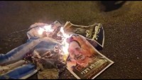 Bahreynliler Herzog’un resmini ve Siyonist rejimin bayrağını ateşe verdi
