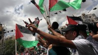 Filistinliler’den açılık grevine giden esirlere destek gösterisi