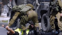 Siyonist İsrail yahudilere 400 bin silah dağıttı