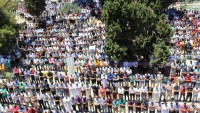 Ramazan’ın 2.cumasında Mescidi Aksa’da 300 bin Filistinli namaz kıldı