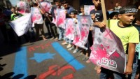 Mahmud Abbas’a Peres protestosu büyüyor
