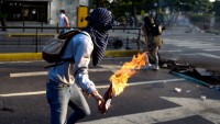 Venezuella’da hükümet karşı gösteri: 17 yaralı