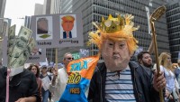 Trump New York’ta protesto edildi