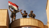 Kerkük’te kamu binalarında yeniden Irak bayrağı göndere çekildi