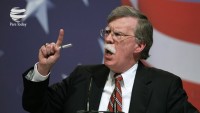 Bolton’dan Venezuela hükümetine destek verenlere tehdit