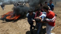 Filistinlilerin dünkü gösterilerinde bir kişi şehit olurken onlarcası yaralandı