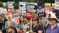 Trump Londra’da protestoyla karşılandı