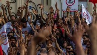 Tunus Halkı ‘Yolsuzluk Yasası’ Aleyhinde yürüyüş düzenledi