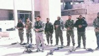 Foto: Kahraman Suriye Askerleri Şii-Sünni Omuz Omuza Aynı Safta Düşmana Mesaj Verdi
