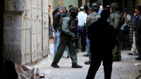 Siyonist İsrail 14 Filistinliyi gözaltına aldı