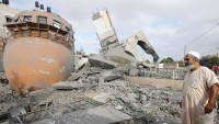 Siyonist İsrail güçleri, Filistinlilere ait iki evi “ruhsatsız inşa edildiği” gerekçesiyle yıktı