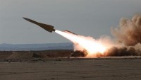 İran yeni füzelerini başarıyla test etti