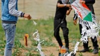 Siyonist İşgal Güçleri Balon ve Uçurma Gönderen Gençlere Füze Attı