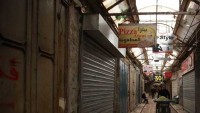 Filistin de Şehidler İçin Kepenkler Kapandı