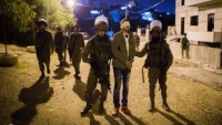 İşgal Güçleri Batı Yaka’da 13 Filistinliyi Gözaltına Aldı