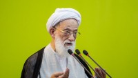 Ayetullah İmami Kaşani: Düşman İran’ı kuşatarak İslam’ı ortadan kaldırmaya çalışıyor