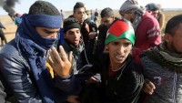 İsrail Askerleri Filistinli Gençlere Saldırdı