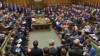İngiltere’de kabinesinden Suriye’ye yönelik müdahaleye onay
