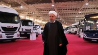 İran Cumhurbaşkanı, yerli üretim otomotiv fuarını ziyaret etti