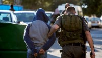 Siyonist İsrail Güçleri Bu Sabah Batı Yaka’da 13 Filistinliyi Gözaltına Aldı
