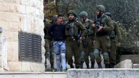 İşgalci İsrail askerleri 11 Filistinliyi gözaltına aldı