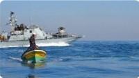 Siyonist İsrail Güçleri Deir El-Belah Açıklarında Filistinli İki Balıkçıyı Yaraladı