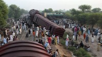 Pakistan’ın Karaçi şehrinde iki trenin çarpışması sonucu 15 kişi öldü