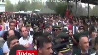 Video: Halkımız şehid cenazelerinde katili tespit ettiklerini ve kim olduğunu haykırıyor