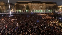 Macaristan’da binlerce kişi hükümeti protesto etti