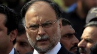 Pakistan İçişleri Bakanı Silahlı Saldırıda Yaralı Olarak Kurtuldu