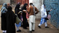 Pakistan ülke genelinde 254 okulu kapattı