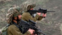Siyonist askerler, 3 yaşındaki Filistinli çocuğu hedef aldı